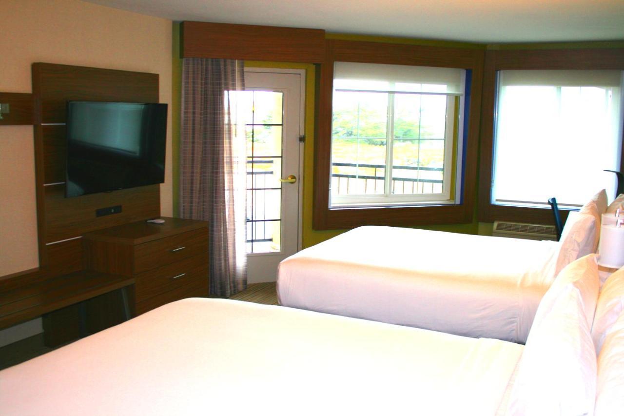 Holiday Inn Express Hotel & Suites Marina By Ihg Экстерьер фото