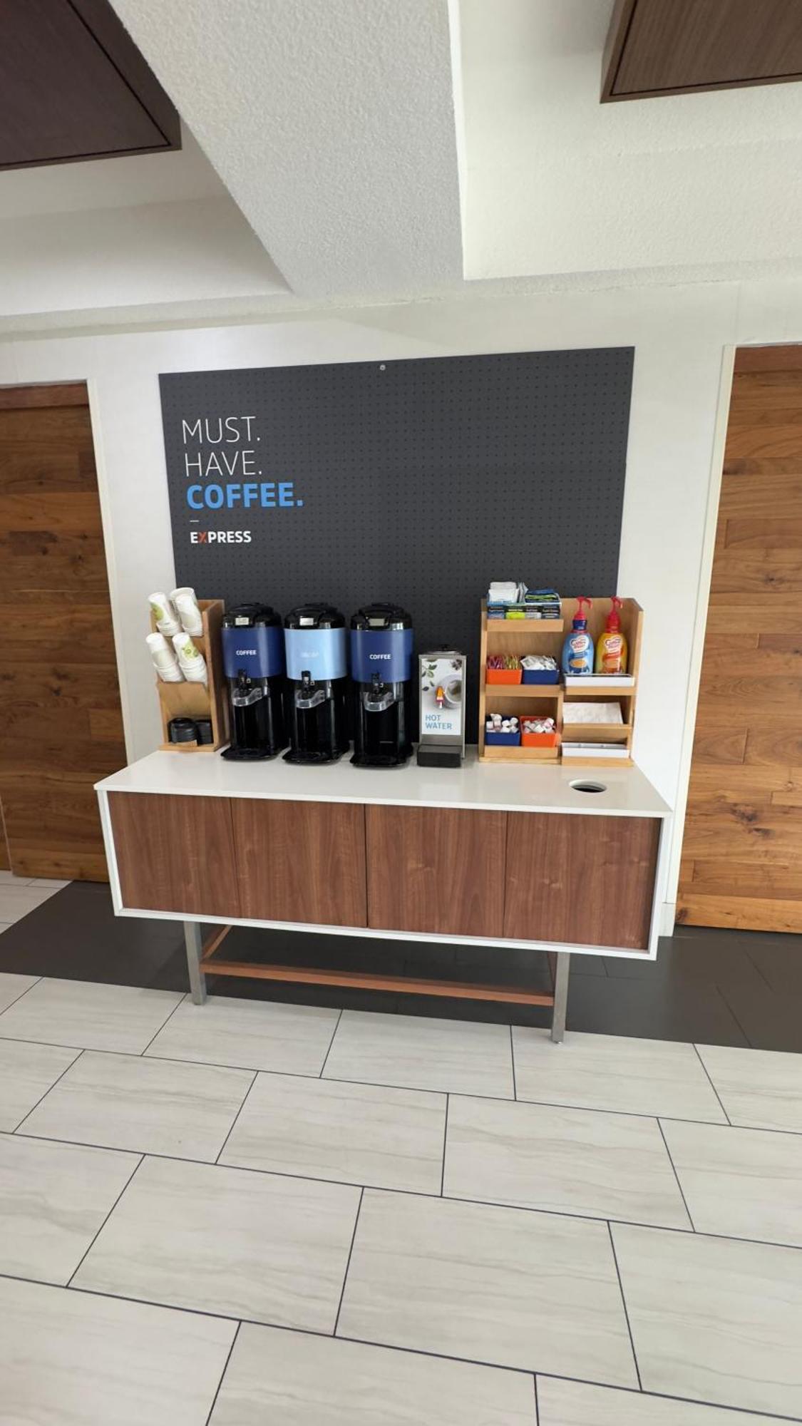 Holiday Inn Express Hotel & Suites Marina By Ihg Экстерьер фото